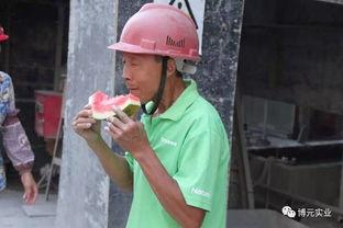 工地吃瓜视频,揭秘工地生活百态