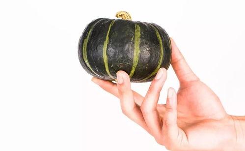 宝贝吃瓜的样子,宝贝吃瓜萌态十足