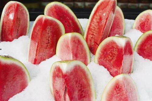 隔江吃瓜,一场别开生面的网络热议